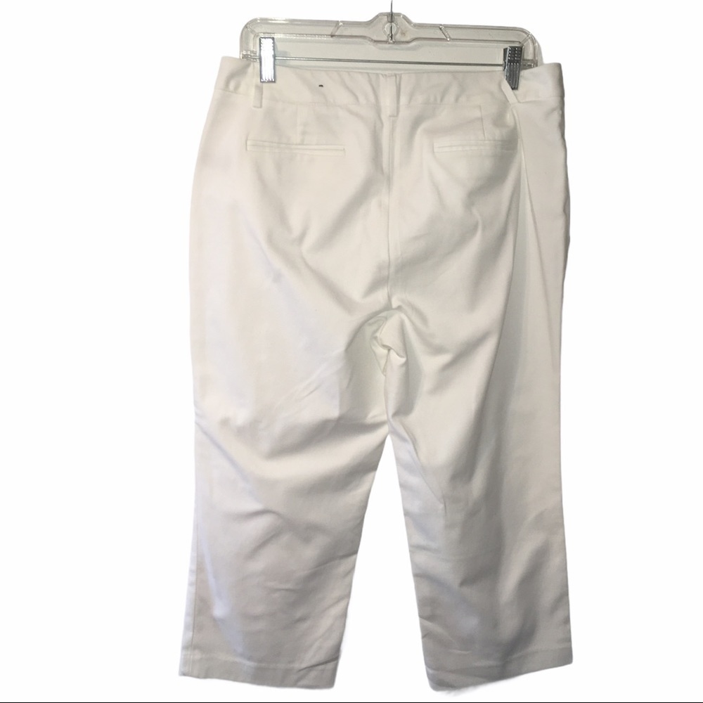 3/$21 Rafaella White Curvy Capris - Picture 2 of 7